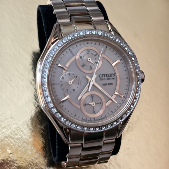 Citizen Eco-Drive 8637 Gold-tone Watch - Picture 15 of 17